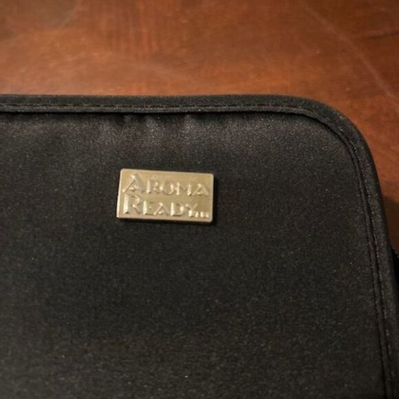 Black Zippered Travel essential oil Organizer With Multiple Pockets aroma ready - Picture 8 of 10